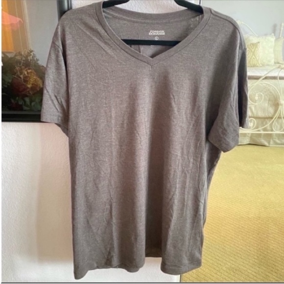 Men’s Brown Foreign Exchange Short Sleeve V Neck Tee Size Large - Picture 1 of 3